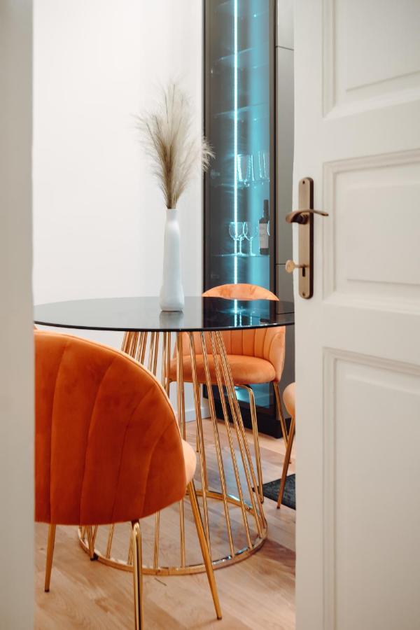 Fabulous And Fancy City Center Designer Apartment Cluj-Napoca Exterior foto